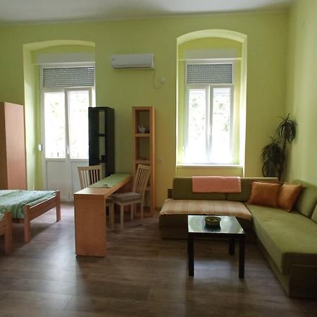 Apartment Kiki Новий Сад Екстер'єр фото